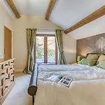 Carter Ground Barn, Broughton, District *