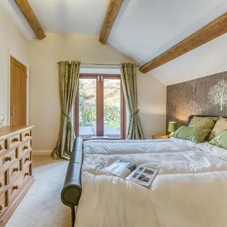 Carter Ground Barn, Broughton, District *